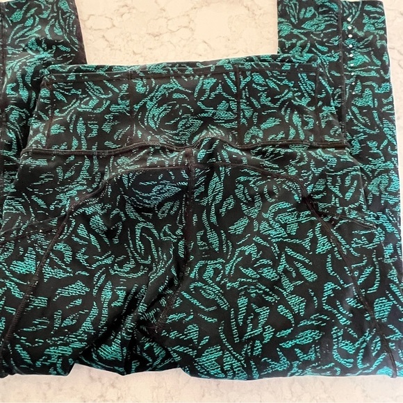Lululemon Fast & Free Crop (19")
Thrive Viridian Green Black - Picture 2 of 9